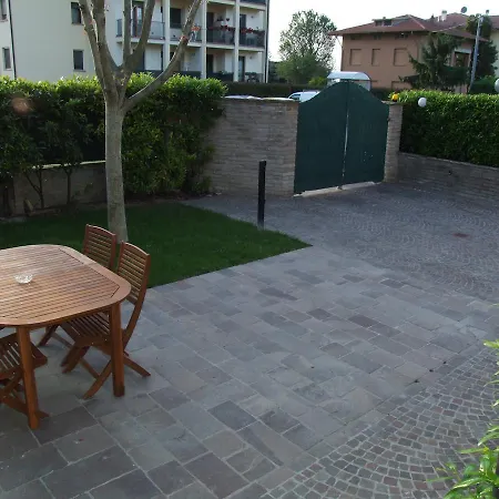 Simona Bed & Breakfast 3*